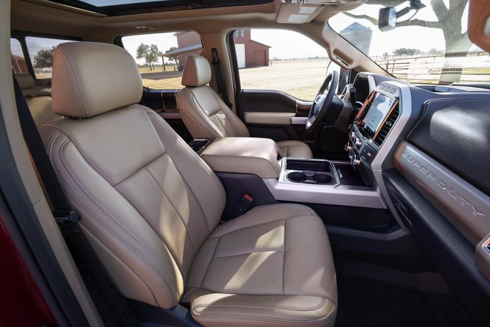Ghế của Ford Super Duty 2022 được bọc da sang trọng Ghế của mẫu xe bán tải này được bọc da sang trọng