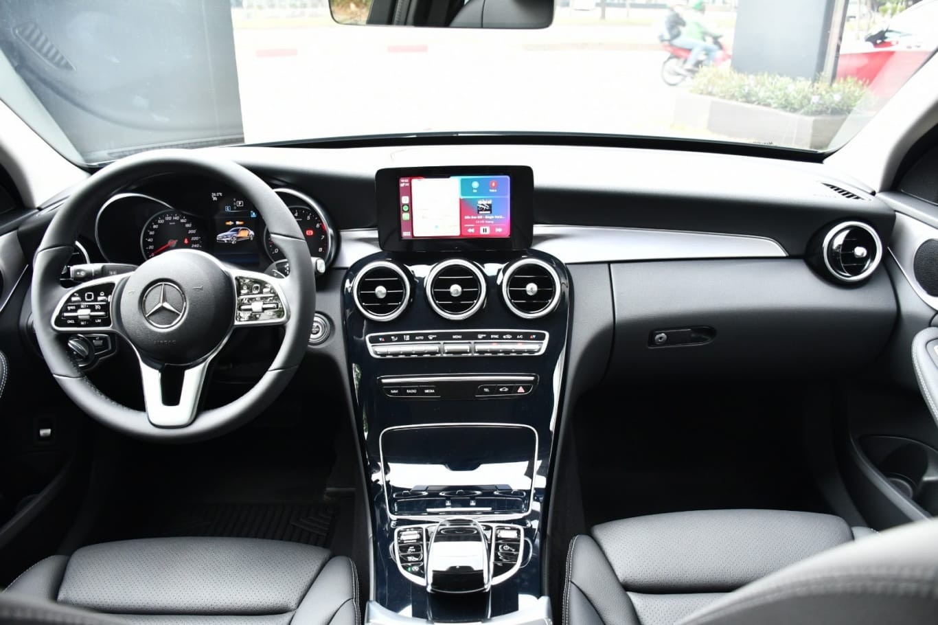 Nội thất Mercedes-Benz C 180 AMG