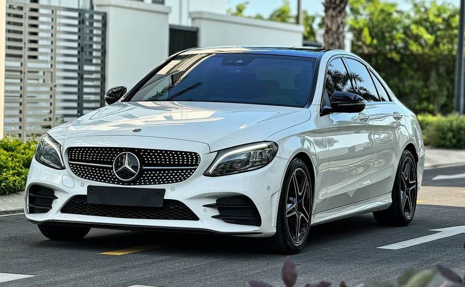 Cần bán C300 AMG 2021 giá rẻ