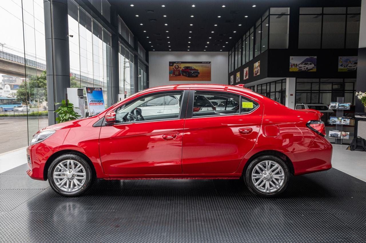 phiên bản Attrage CVT Premium