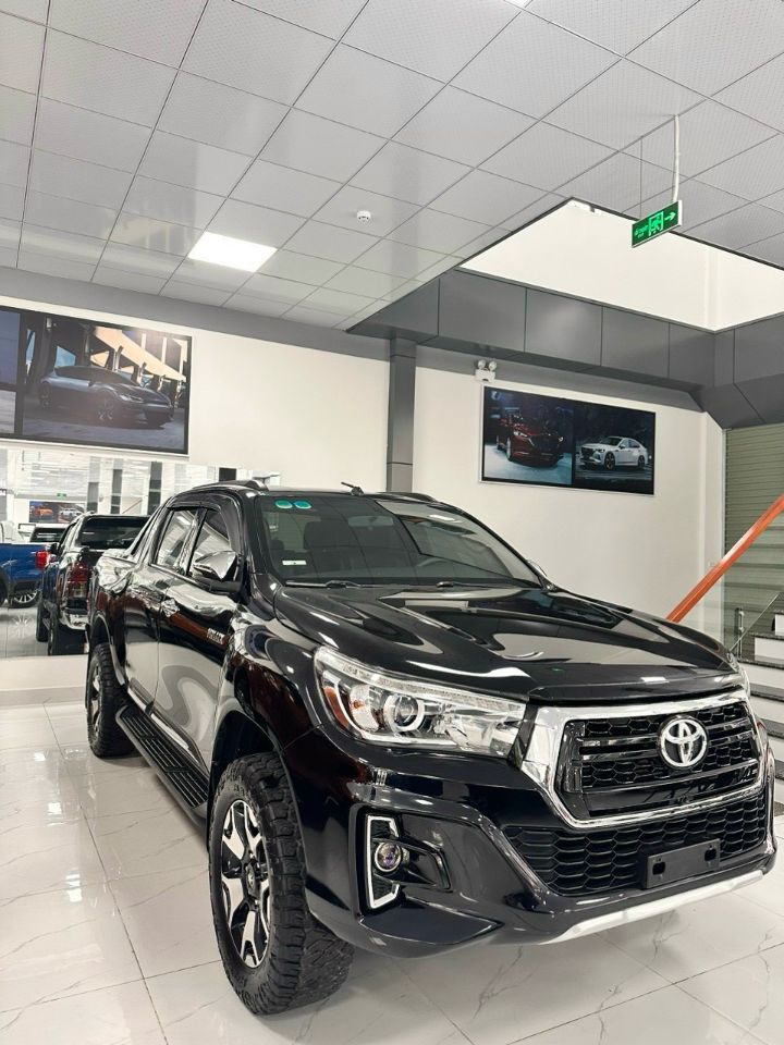 Hàng Mới Về Đây Ae ơi - Toyota Hilux SX 2018 Bản G Std 2 Cầu