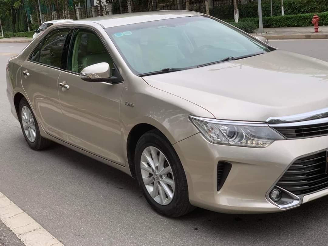 Chính chủ bán xe Toyota Camry sản xuất năm 2015