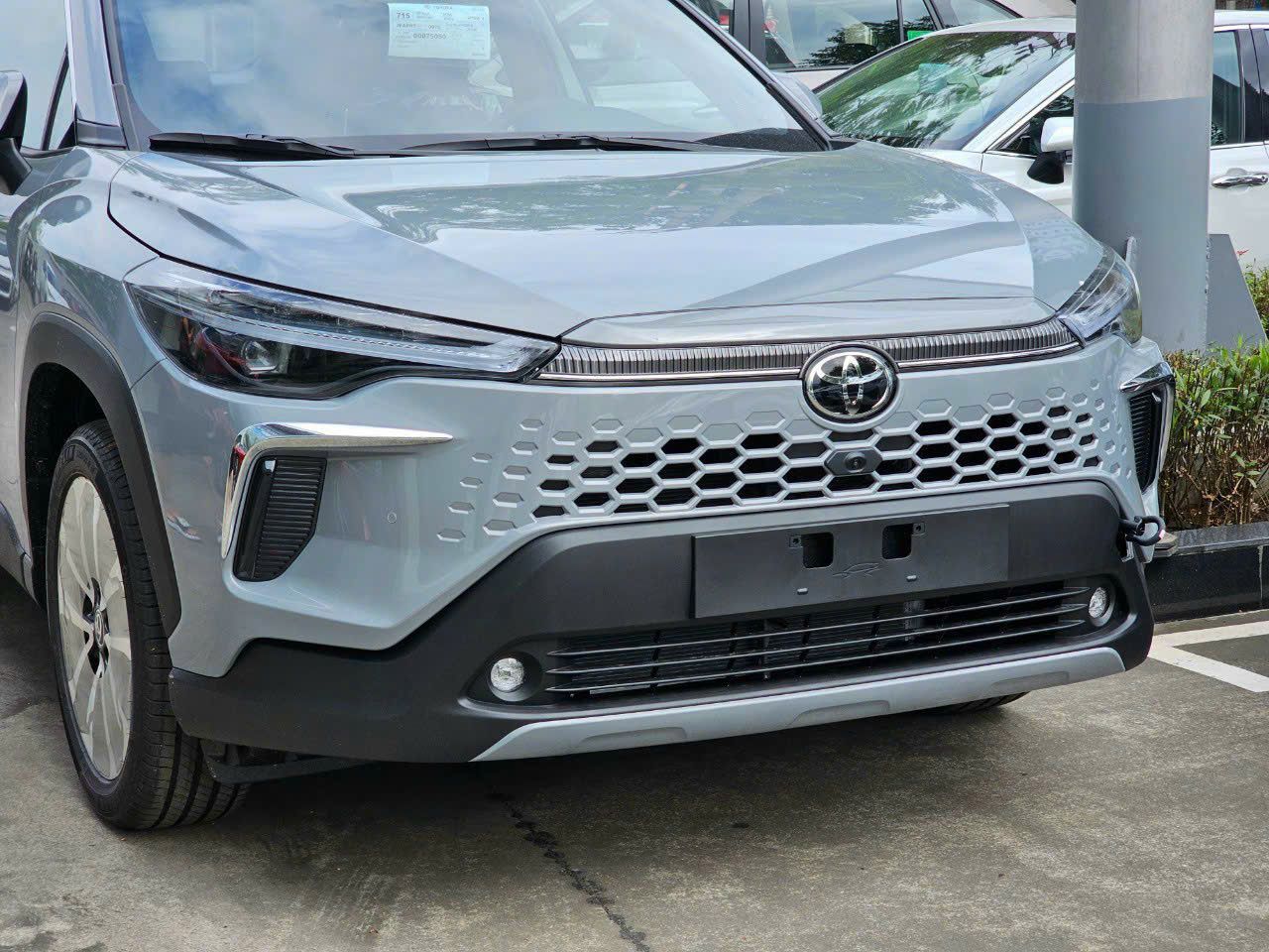 Cần Bán Xe COROLLA CROSS MỚI