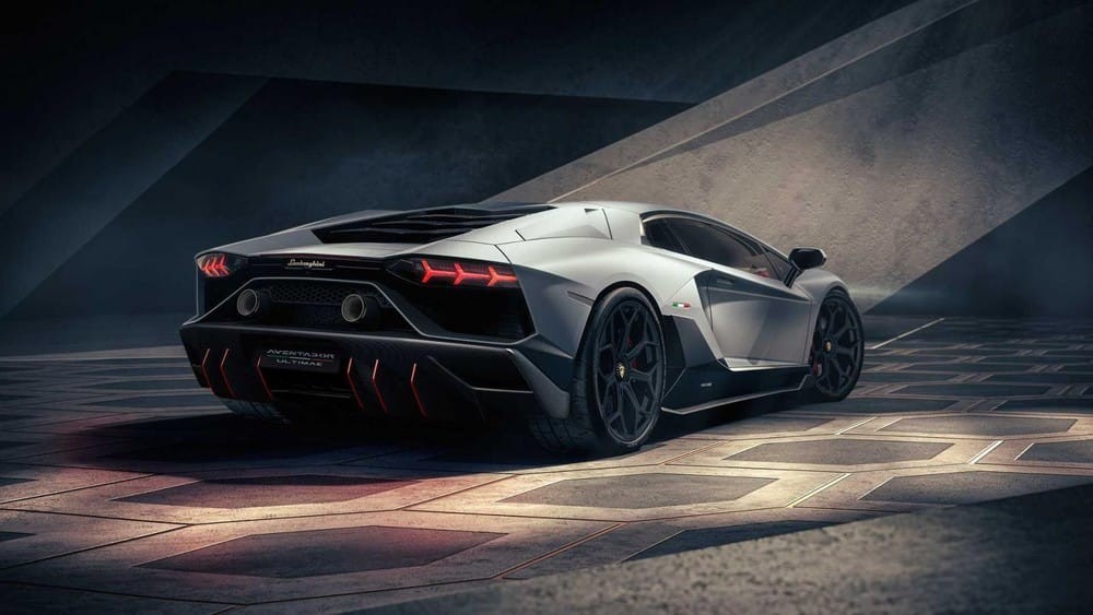 Lamborghini Aventador LP 780-4 Ultimae Coupe sơn 2 màu xám