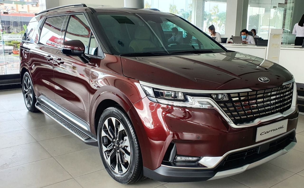 Carnival máy Dầu 7 chỗ xe giao ngay