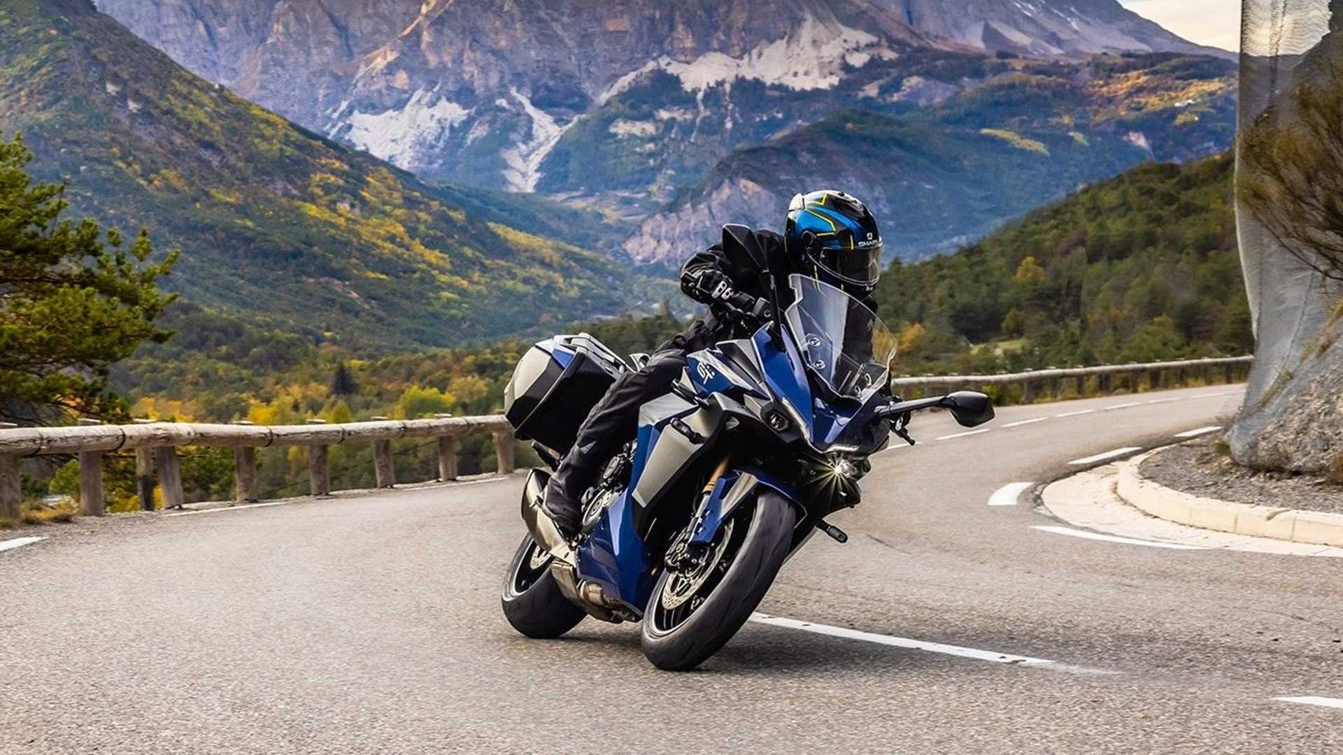 Suzuki GSX-S 1000GT 2022 ra mắt