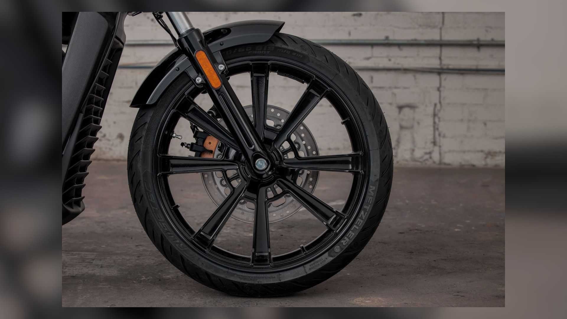 Bánh xe thiết kế toàn màu đen