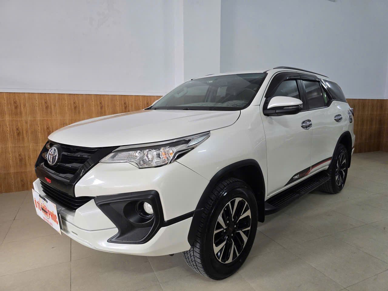 Cần bán Fortuner TRD máy xăng số tự động