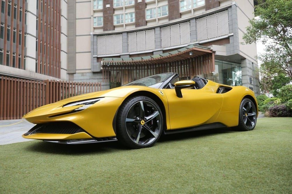 Cận cảnh nhan sắc của Ferrari SF90 Spider