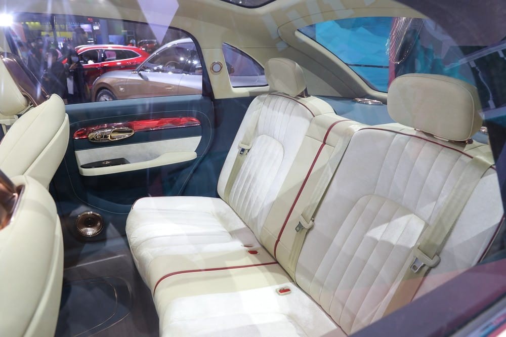 Nội thất phía sau của xe điện Ora Punk Cat