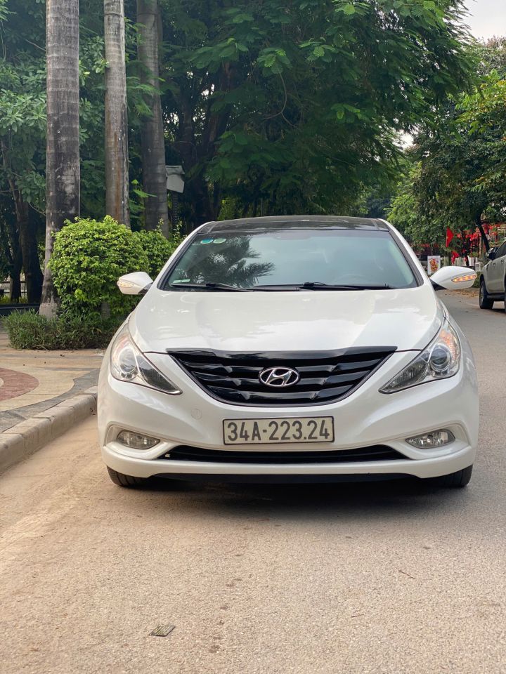 Em cần nhượng lại chiếc xe Hyundai Sonata Y20 , đăng ký lần đầu 31/12/2010