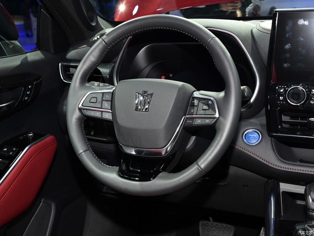 Vô lăng của Toyota Crown Kluger 