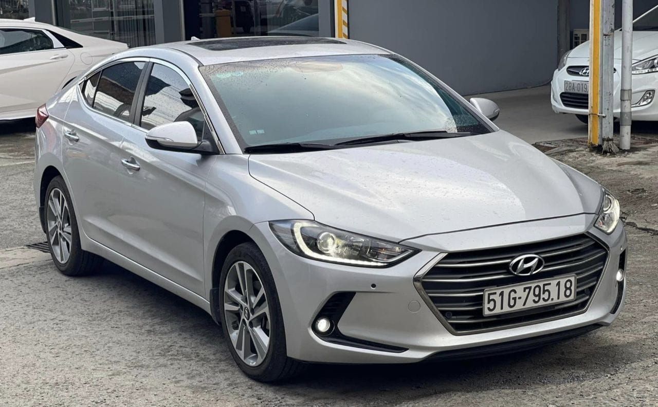Hyundai Elantra GLS 20AT 2017