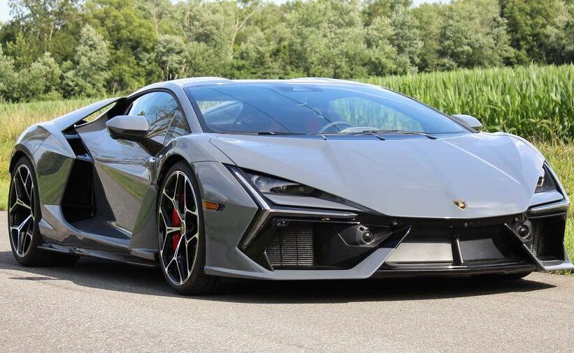 Lamborghini Revuelto
