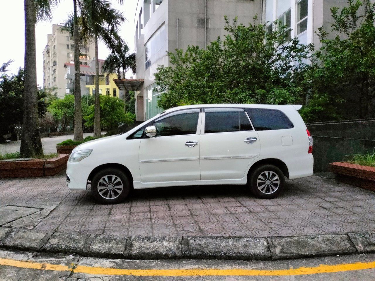 BÁN XE INNOVA 2.0 MT - 2016 - Giá 305 TRIỆU .