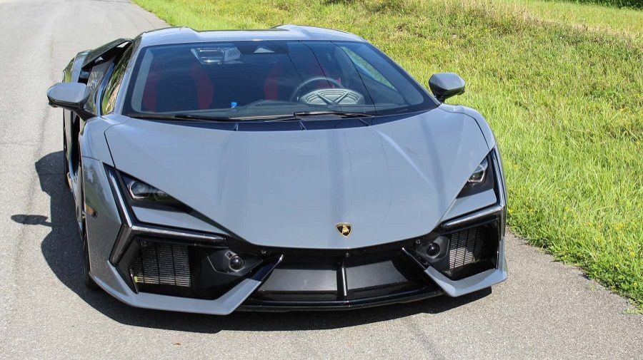 Lamborghini Revuelto