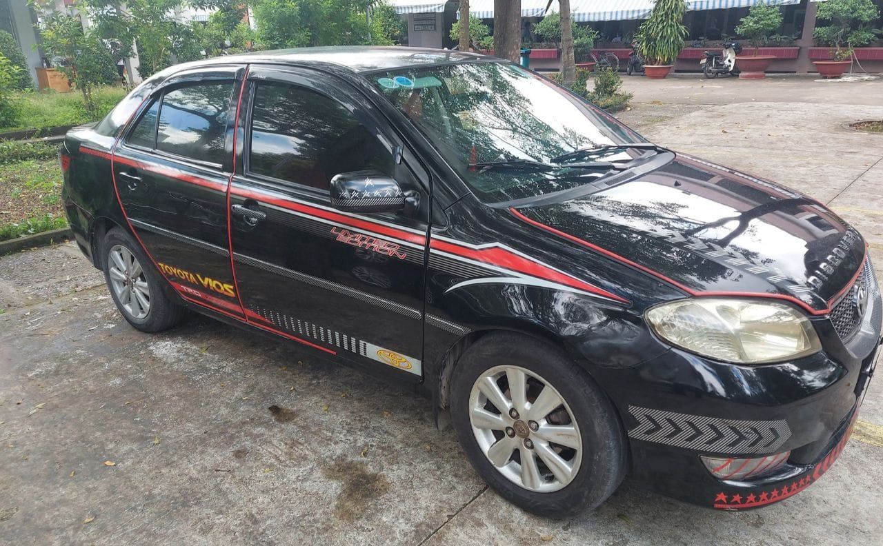 Toyota Vios 2005 xe gia đình đang sử dụng