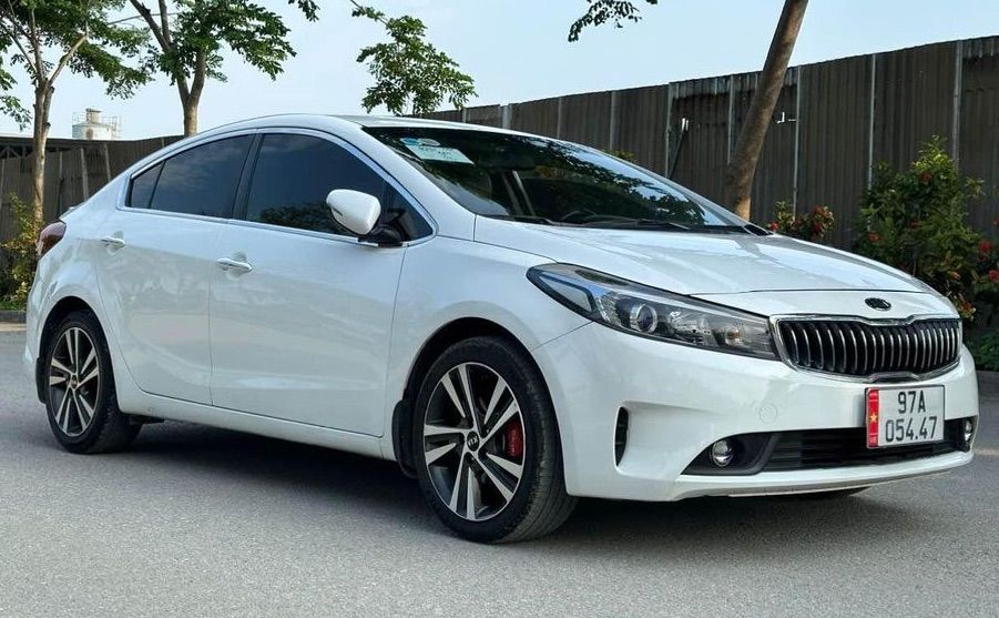 Gia đình cần bán Kia Cerato 2018 MT Full
