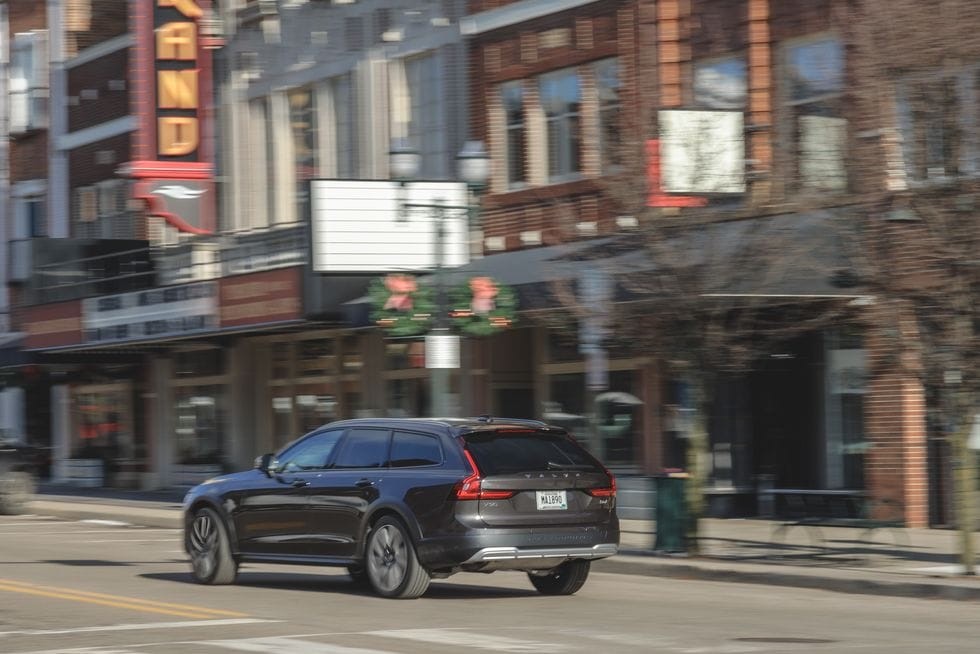Thông số Volvo V90 Cross Country 2022