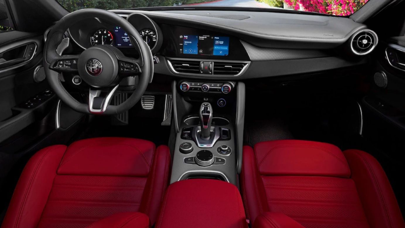 buồng lái Alfa Romeo Stelvio 2023