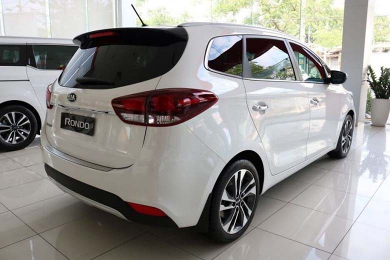 Ngoại thất Kia Rondo 2.0 GAT Deluxe trang nhã-4