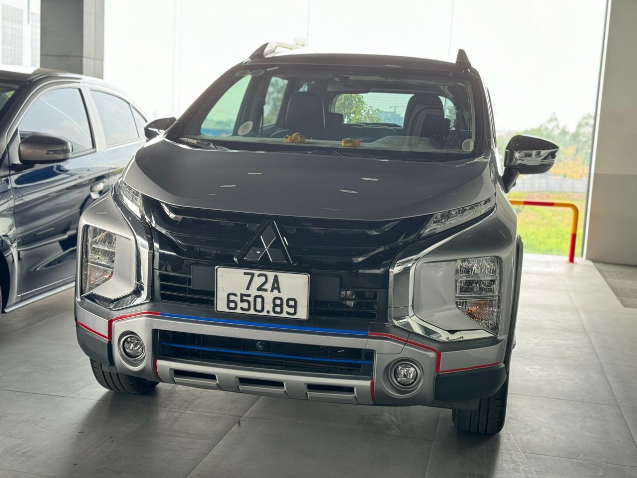 BÁN XE Mitsubishi Xpander Cross Bạc 2022 form mới