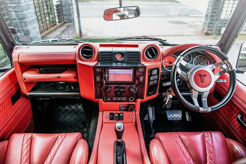 Nội thất của Kahn Flying Huntsman 6x6 Nội thất của Kahn Flying Huntsman 6x6