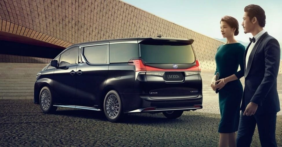 Thiết kế đuôi sau của Lexus LM 350 2021.