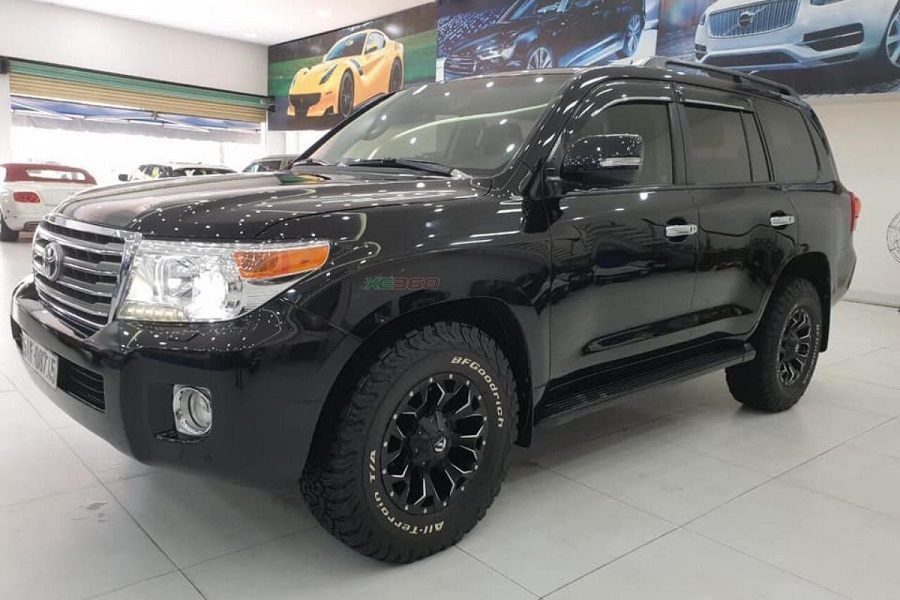 Toyota Land Cruiser VX (2014)