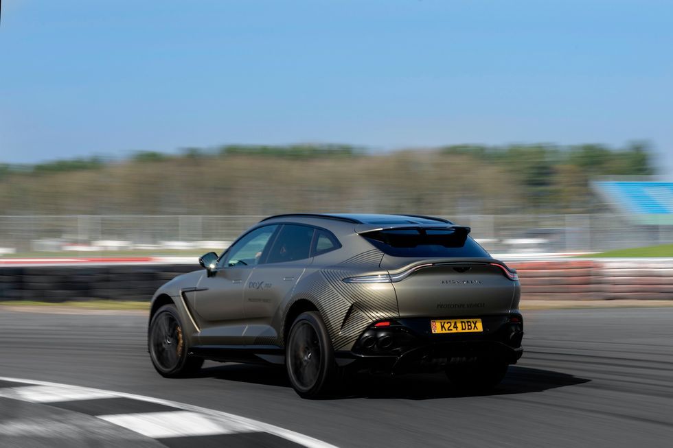 Aston Martin DBX 707