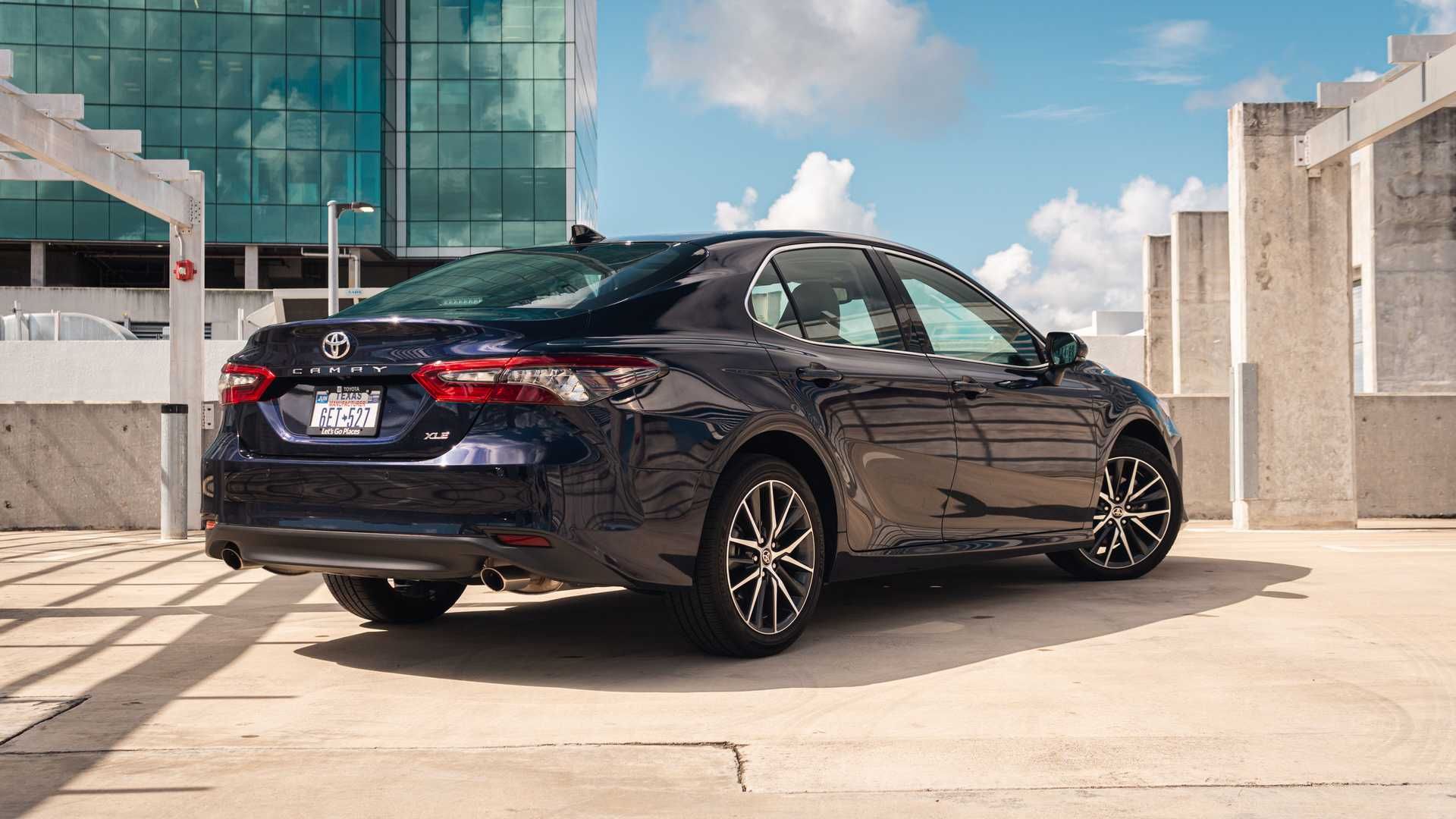 Thông số Toyota Camry XLE 2021