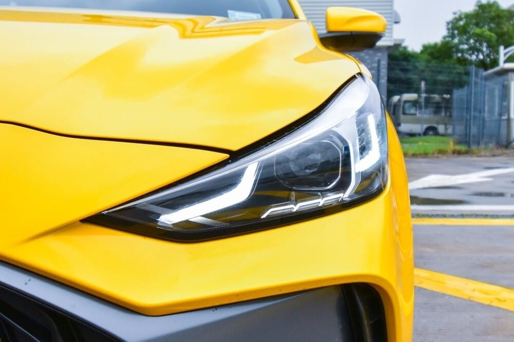Cụm đèn pha sắc sảo của MG5 2021