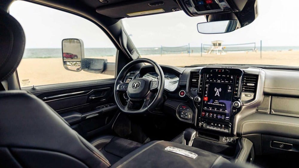 Nội thất của chiếc Ram 1500 TRX 6x6