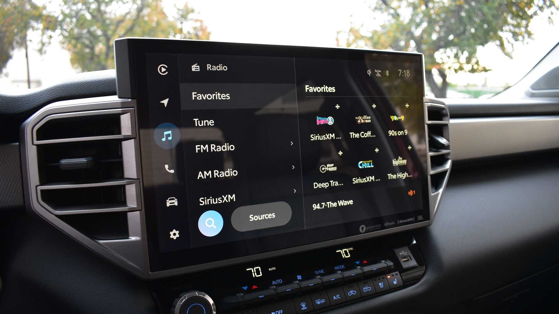 Bố cục của màn hình được chia hợp lý