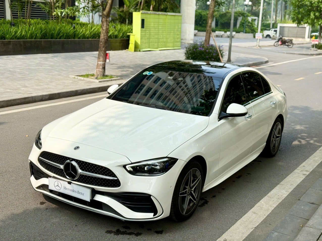 Mercedes-Benz C300 AMG New SX 2022 – Lướt 3.3 vạn km
