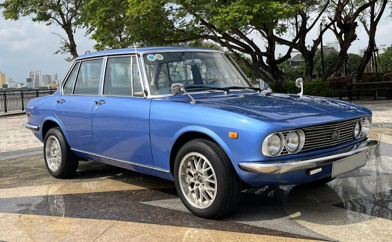 1969 Mazda 1500 màu xanh kim loại