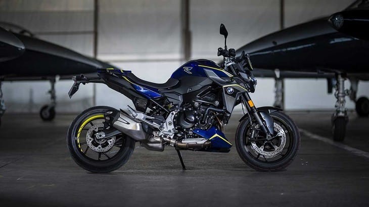 Naked bike BMW F900R -3