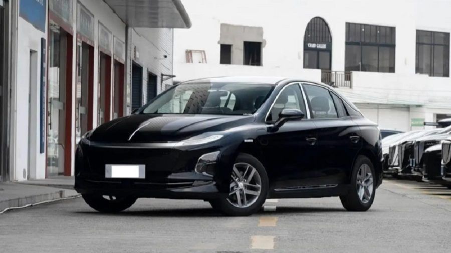 Hongqi E-QM5