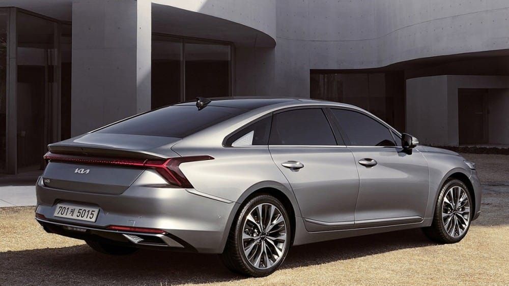 Kia K8 2022 được trang bị cụm đèn hậu bị nhận xét là giống xe Trung Quốc Bestune B70