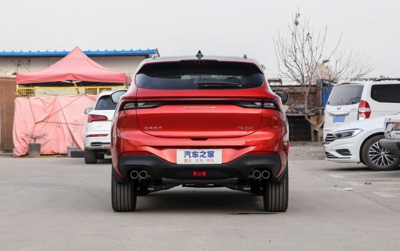 Dongfeng Fengxing T5 EVO nhìn từ phía sau