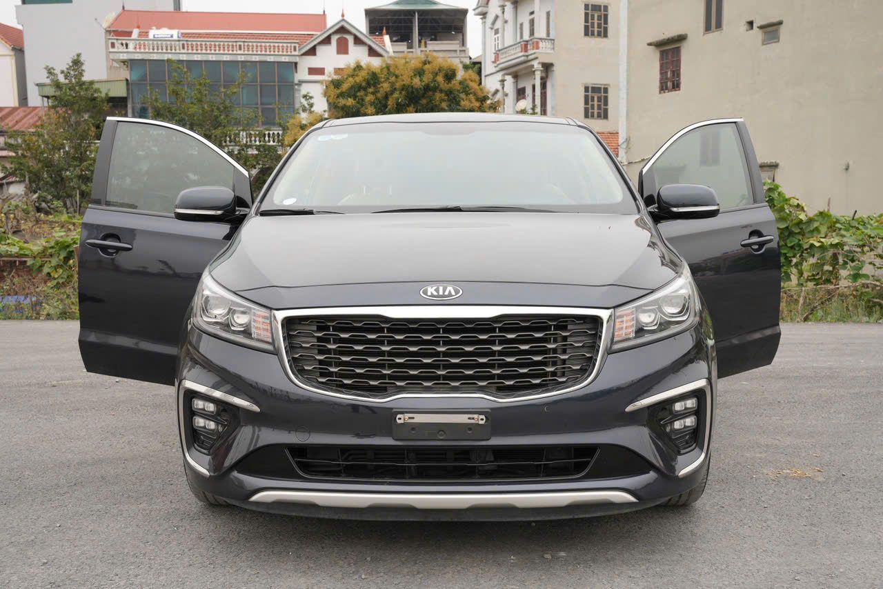 Kia Sedona Xăng Premium