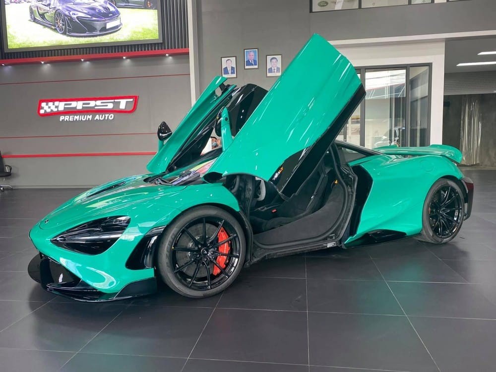 Siêu xe giới hạn McLaren 765LT chỉ được sản xuất giới hạn 765 chiếc. Xe về Lào có màu sơn xanh Tokyo Cyan Siêu xe giới hạn McLaren 765LT chỉ được sản xuất giới hạn 765 chiếc. Xe về Lào có màu sơn xanh Tokyo Cyan