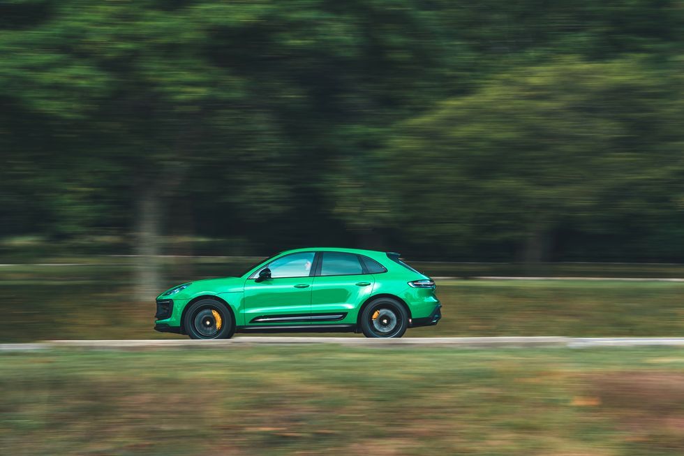 Giá xe Porsche Macan GTS 2022