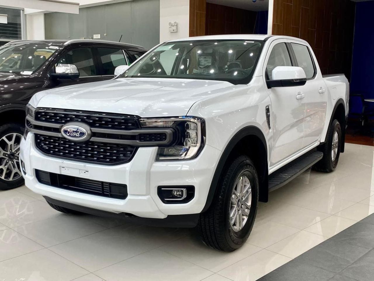 { FOFD RANGER XLS}   - Ông vua bán tải suốt nhiều năm liền có gì?