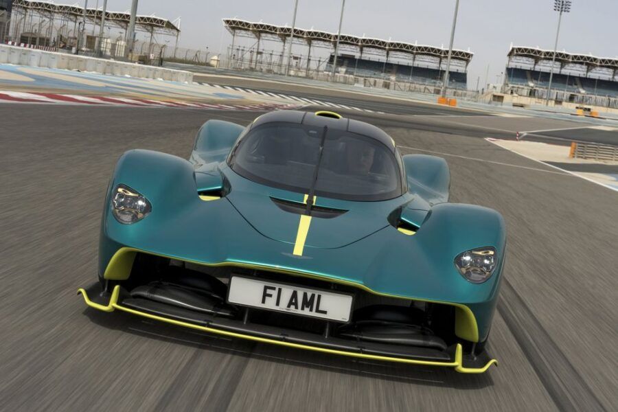 đầu xe Aston Martin Valkyrie 2022