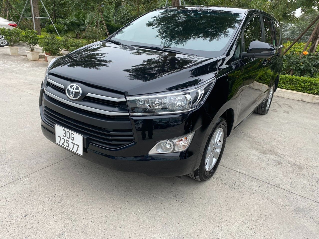 Cty gia đình cần bán xe Toyota Innova màu đen đời 2020