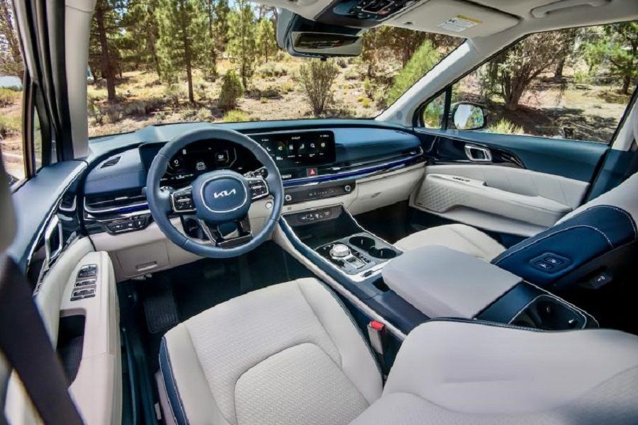 nội thất Kia Carnival Hybrid