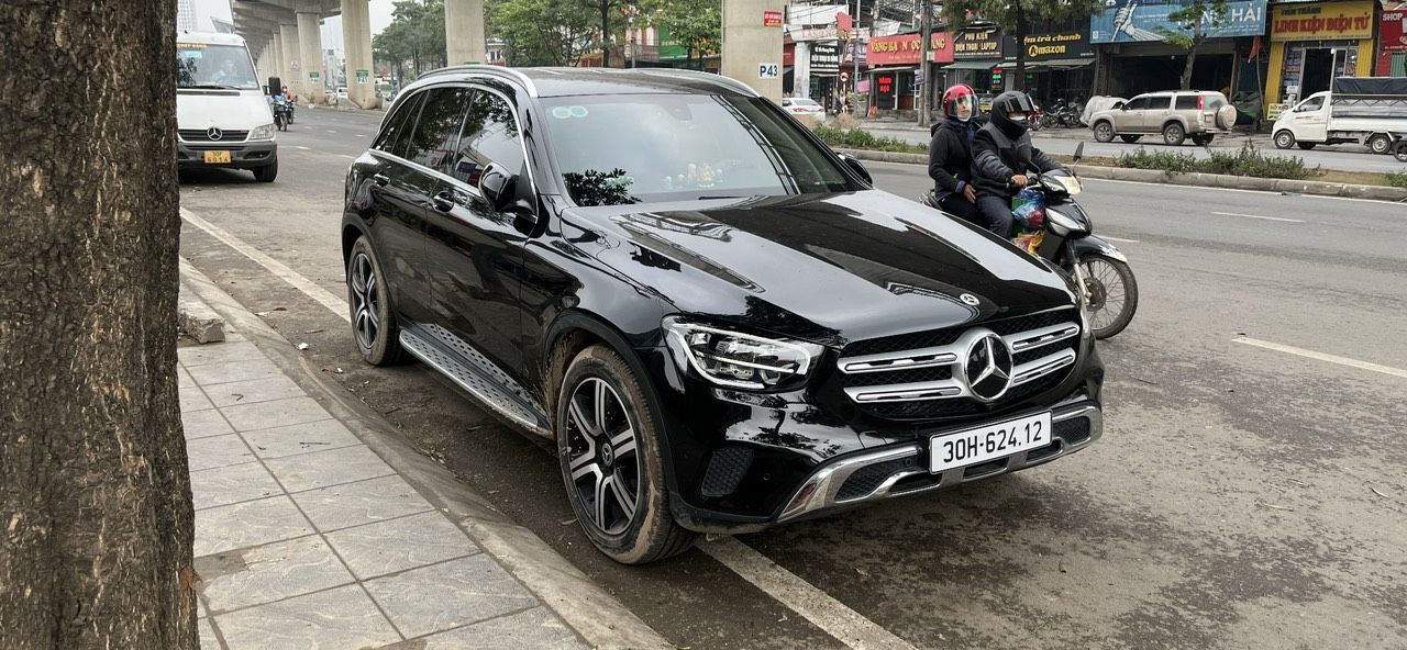 BÁN XE GLC 200 4MATIC - 2021 ĐK T4/2022 - Giá 1.550 tỷ