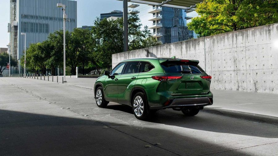 đuôi xe Toyota Highlander 2023