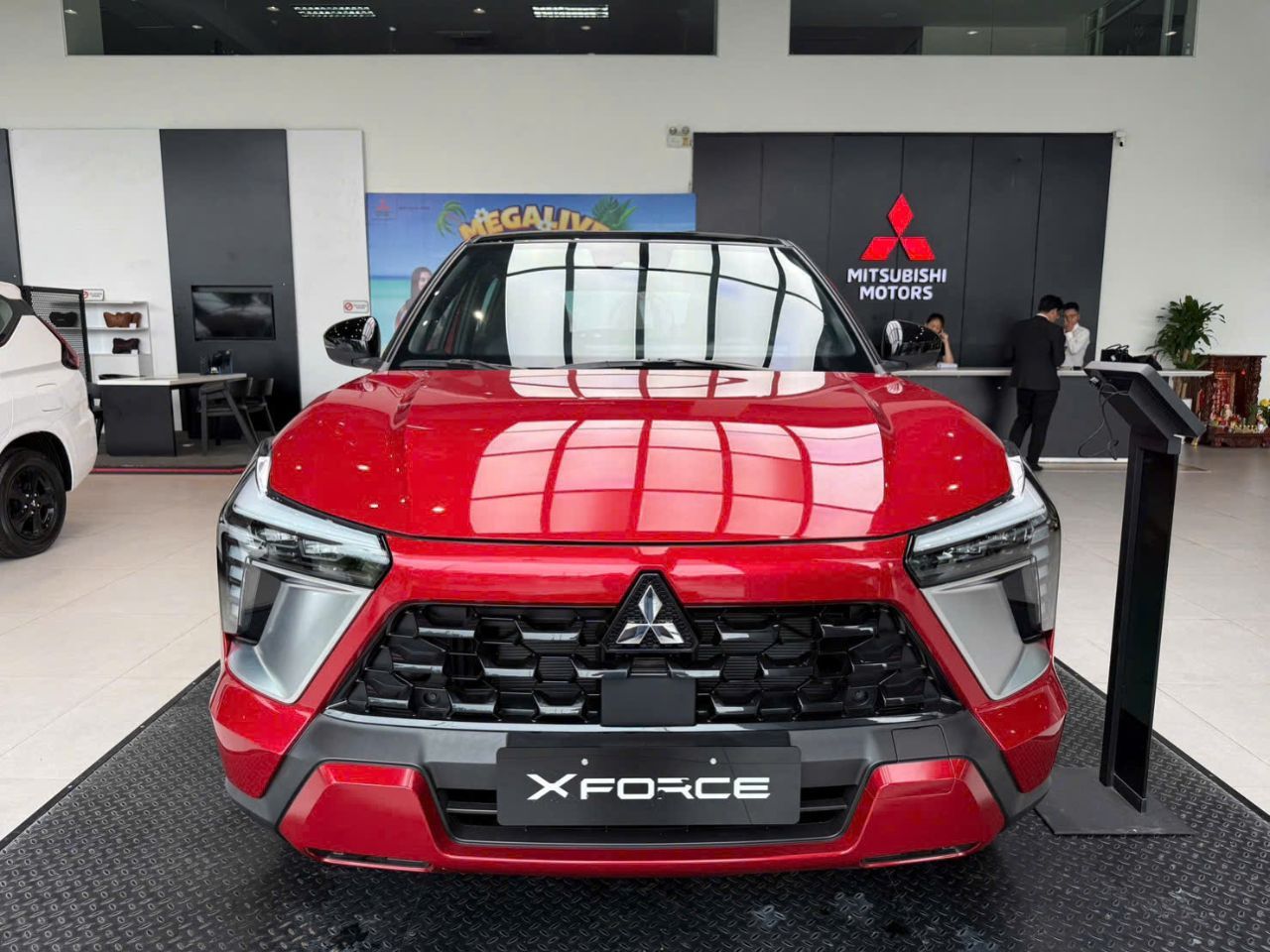 BÁN XE MITSUBISHI XFORCE ULTIMATE 2024 - MÀU ĐỎ ĐEN 2 TONE